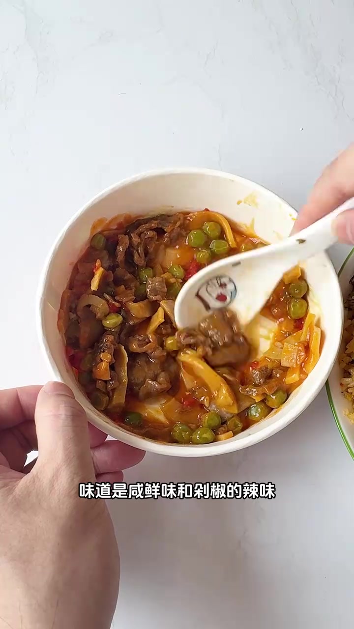 预制食品测评剁椒牛肉、酸菜肉末炒饭和黑椒柠檬鸡肉串