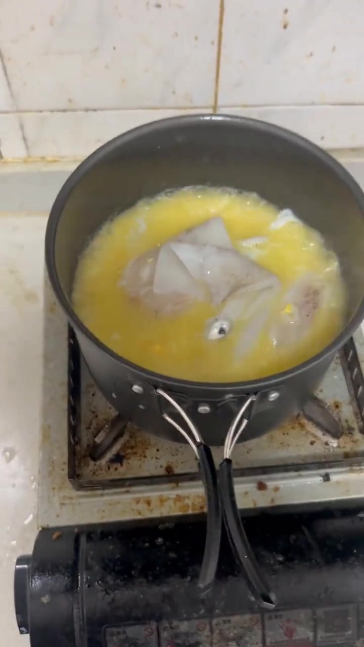 船钓归来煮海鲜鱿鱼粥，味道好但样子有点丑