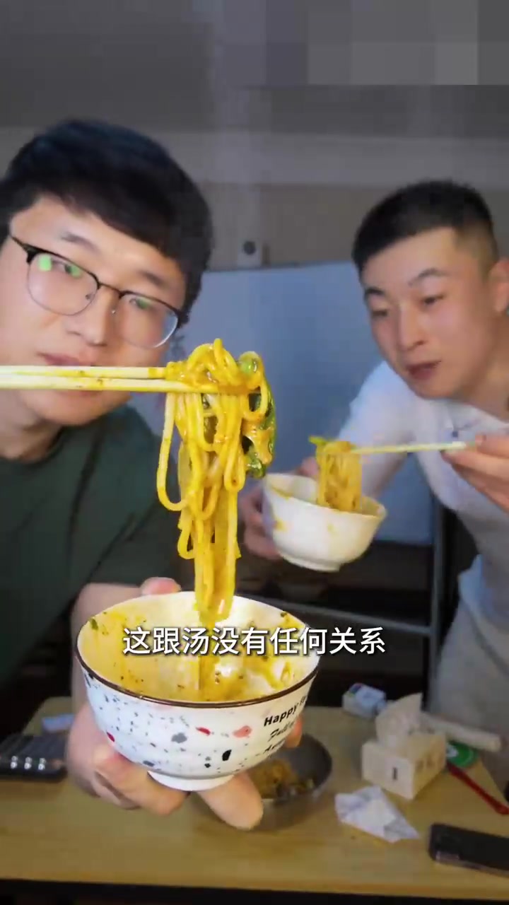 测评很火的网红东北黏糊麻辣烫！到底谁最正宗？