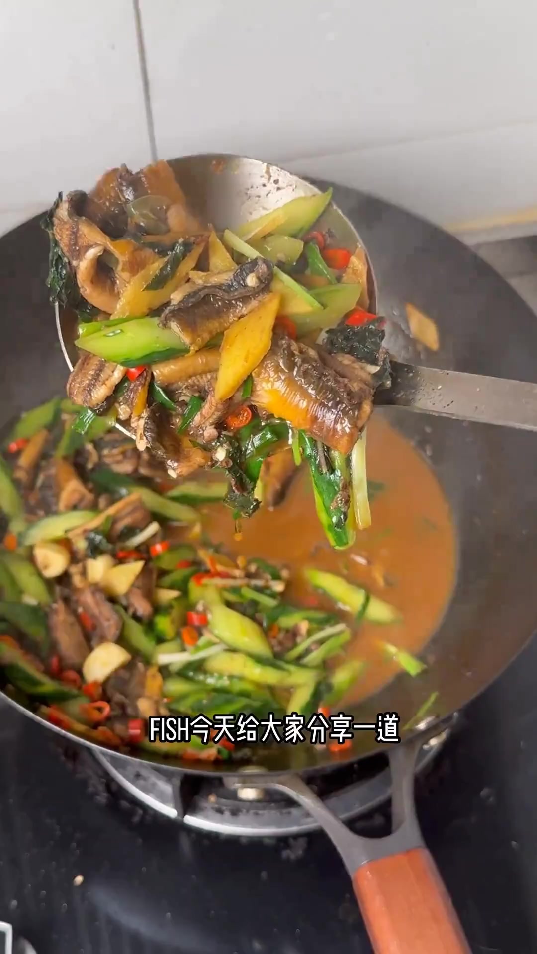 黄瓜焖鳝鱼是新手友好的大菜，做法超简单
