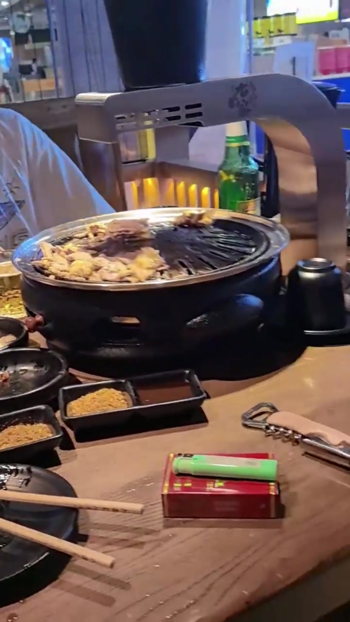 餐厅用餐实拍烤肉粥品美味纷呈尽享