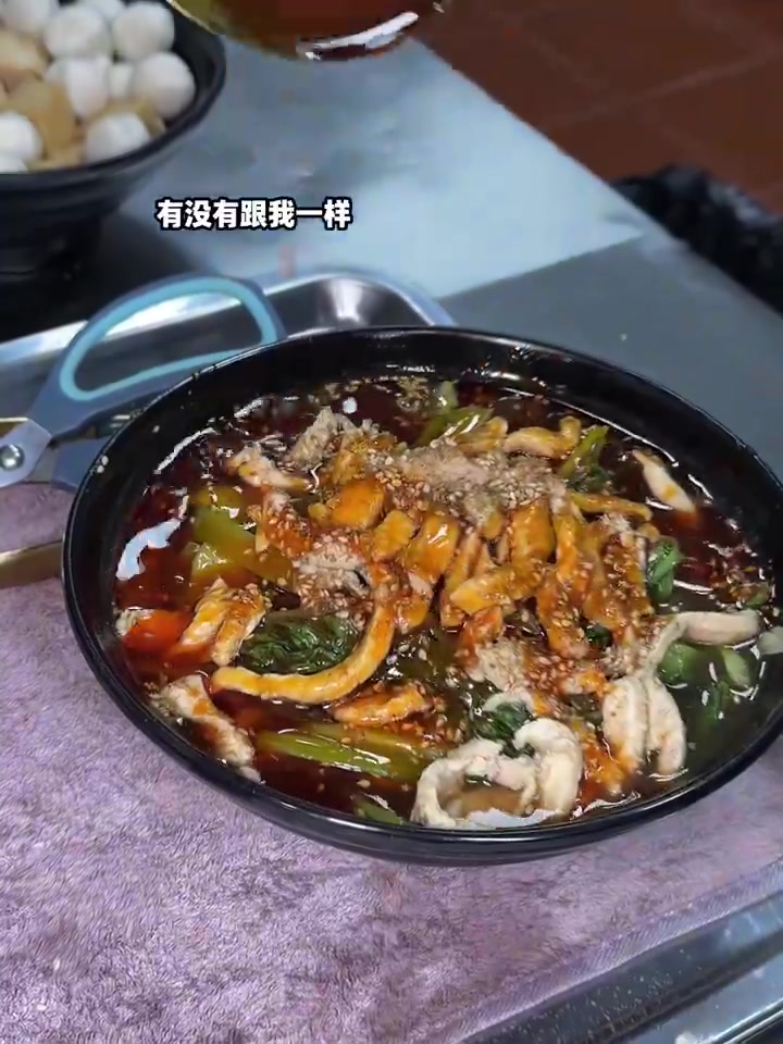 我真的巨爱吃红油老式麻辣烫，不带麻酱的那种！