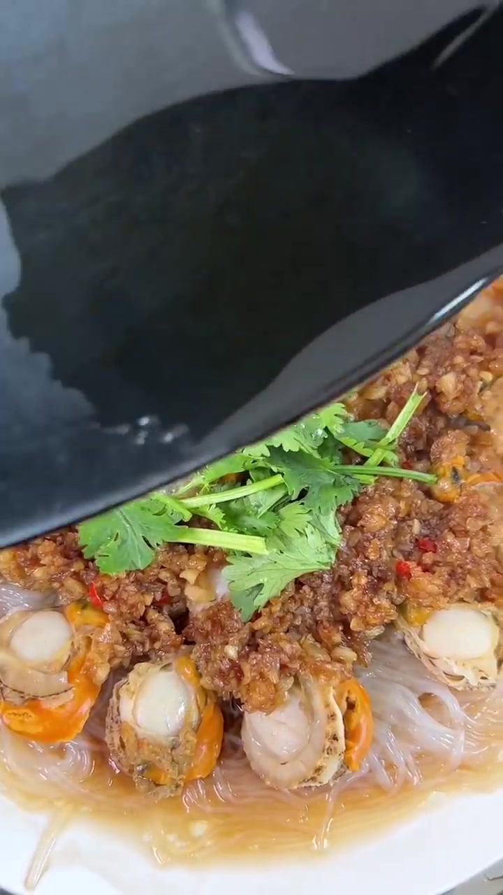朵爸教你做蒜蓉粉丝蒸扇贝，美味又营养