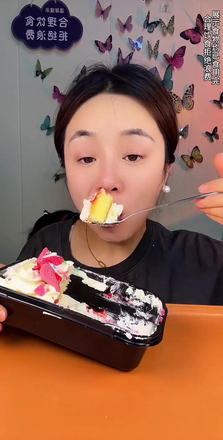 小朋友选的奶油盒子，今天也是带娃的一天 #美食分享 #奶油蛋糕 #美食甜品治愈一切不开心 