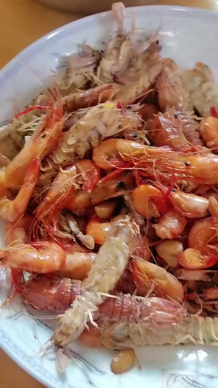 鲜香烹制虾类与皮皮虾美食诱人展示