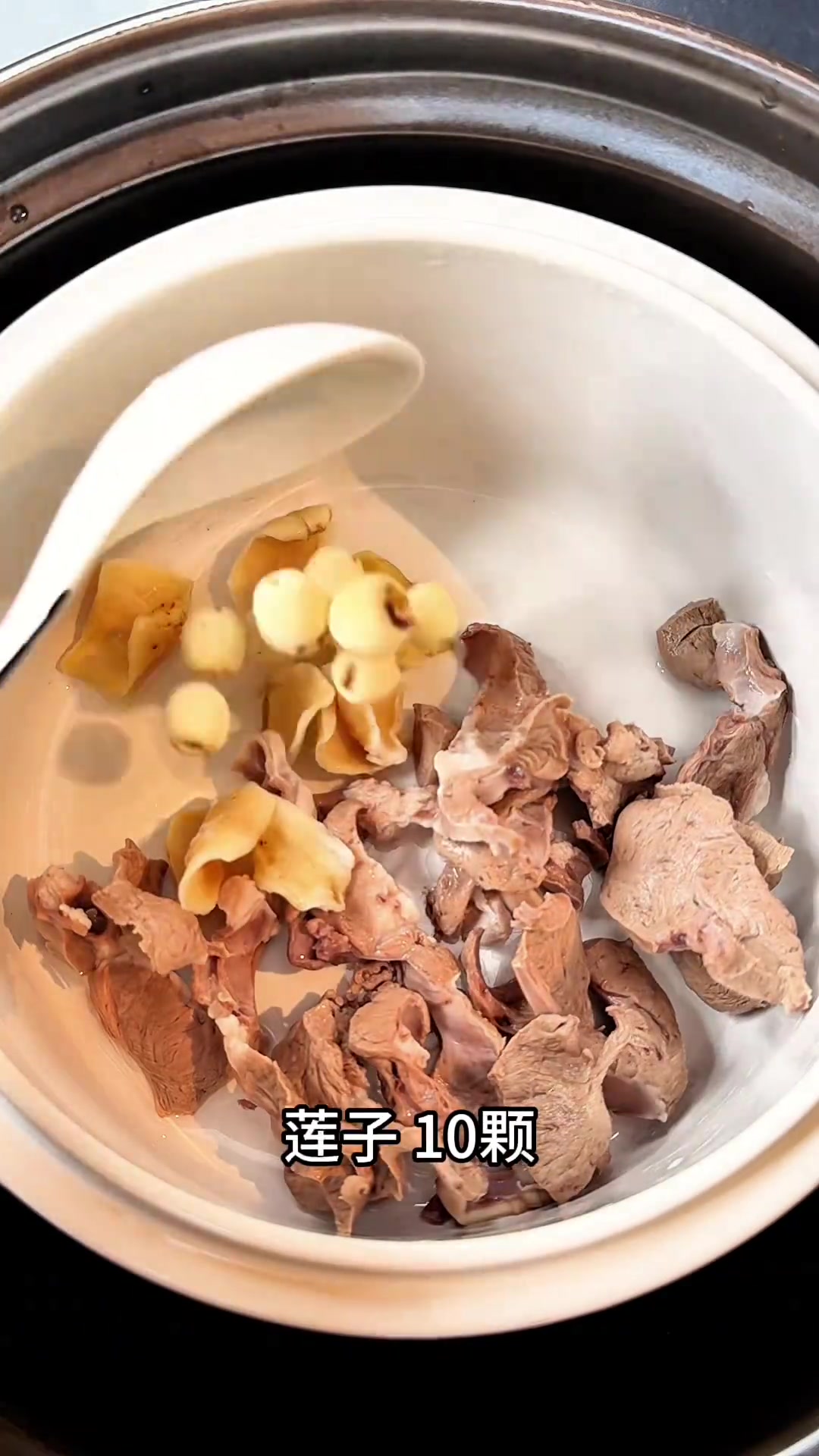 养生健康：睡眠差的人可以学煲莲子猪心汤