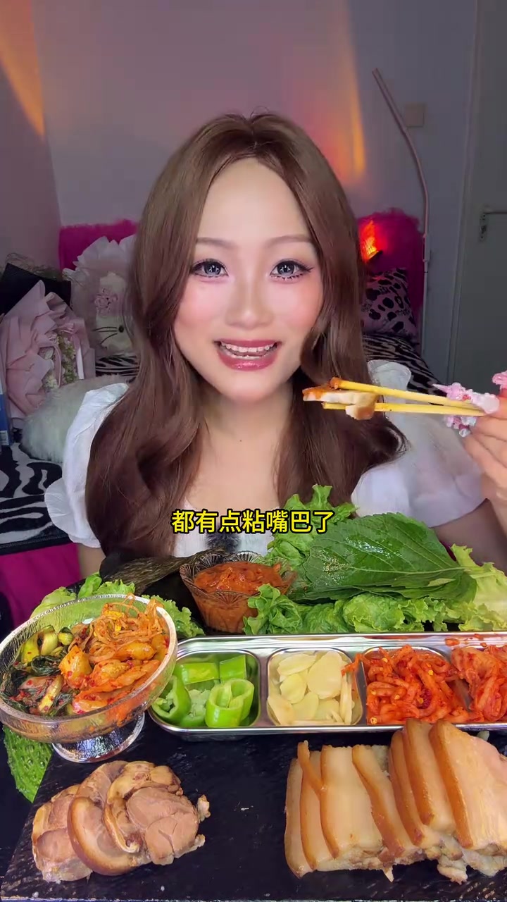 一口塞满，韩式菜包肉太满足了！