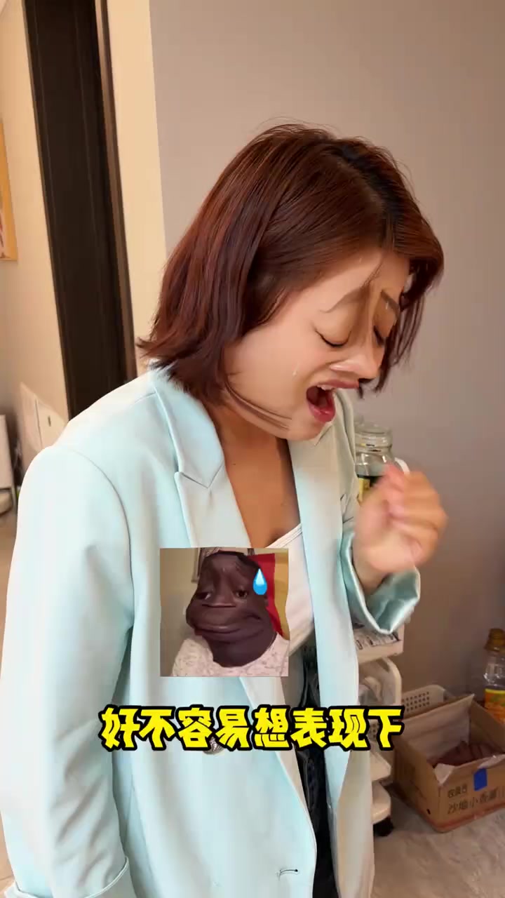 简单离谱！自己喜欢什么加什么！又香又糯超级好吃！#荷叶糯米鸡 #电饭煲美食 #今天吃什么 
