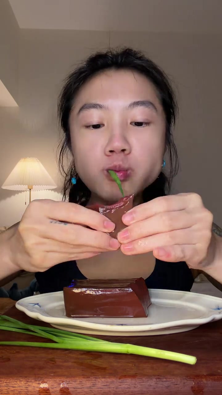 家常菜韭菜炒鸭血，干净饮食真香