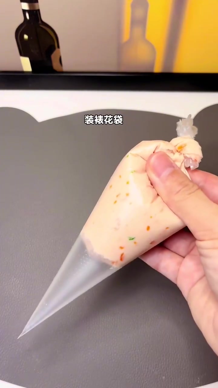 10个月宝宝两顿辅食：瘦肉面线和香蕉蒸糕