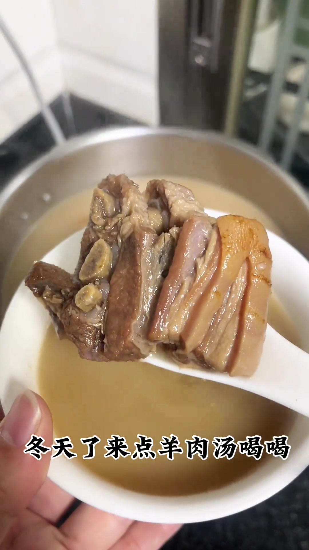 冬天适合吃羊肉火锅，暖胃美食安排