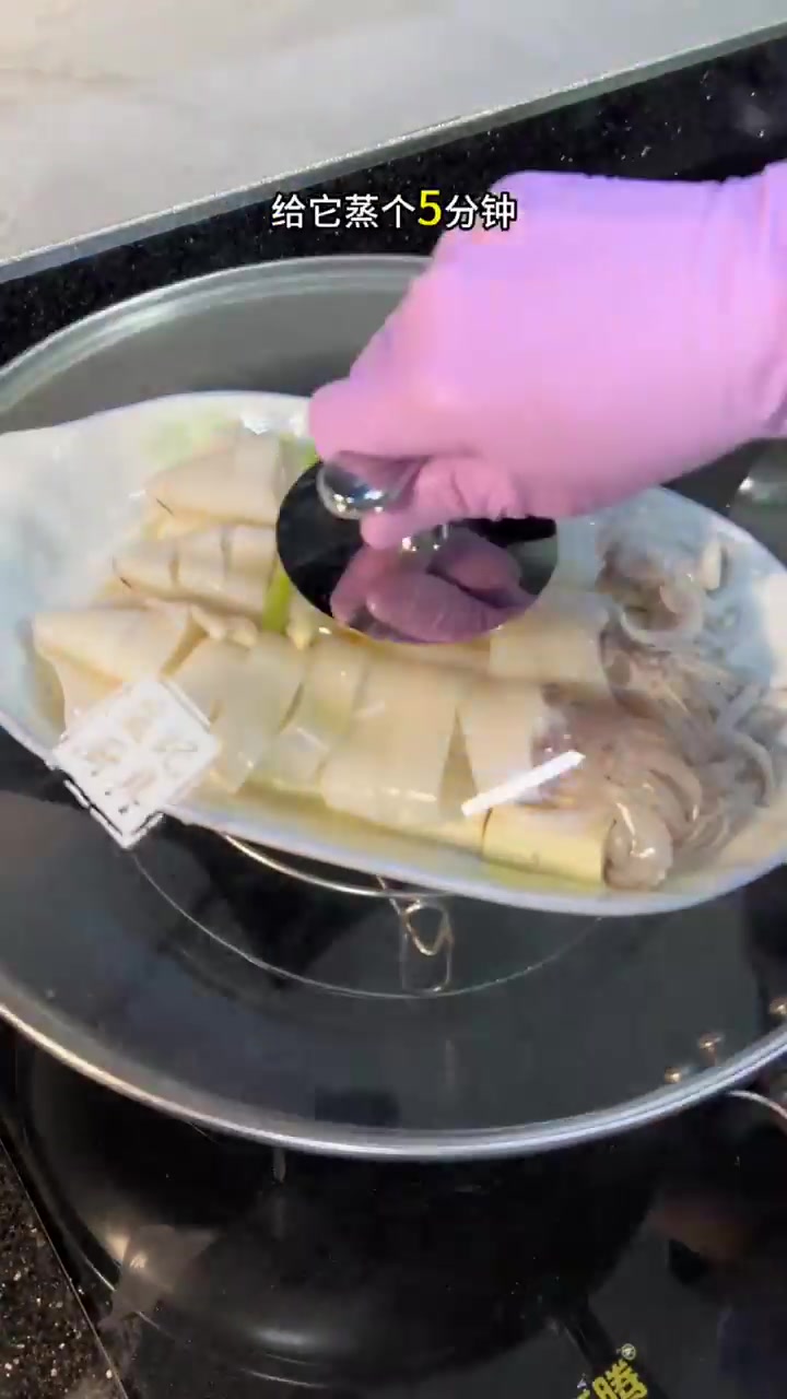 豆腐蒸鱿鱼，简单好吃的家常菜，试试吧！
