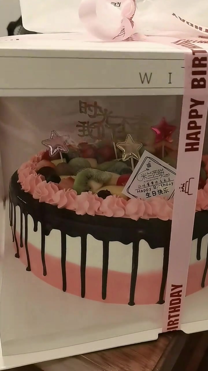 清晨收到暖心生日蛋糕，不知谁送的，在此说声谢谢