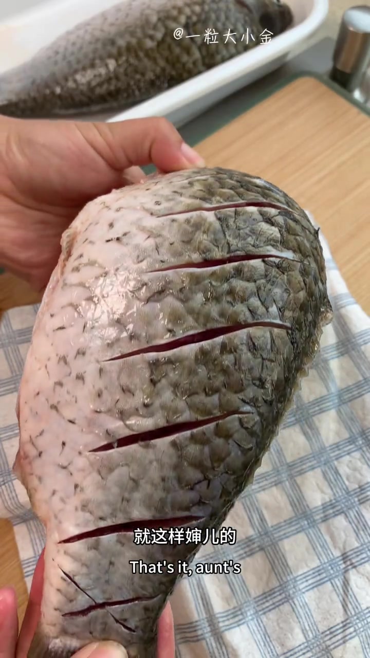 巨下饭的酱焖鲫鱼，家常菜做法