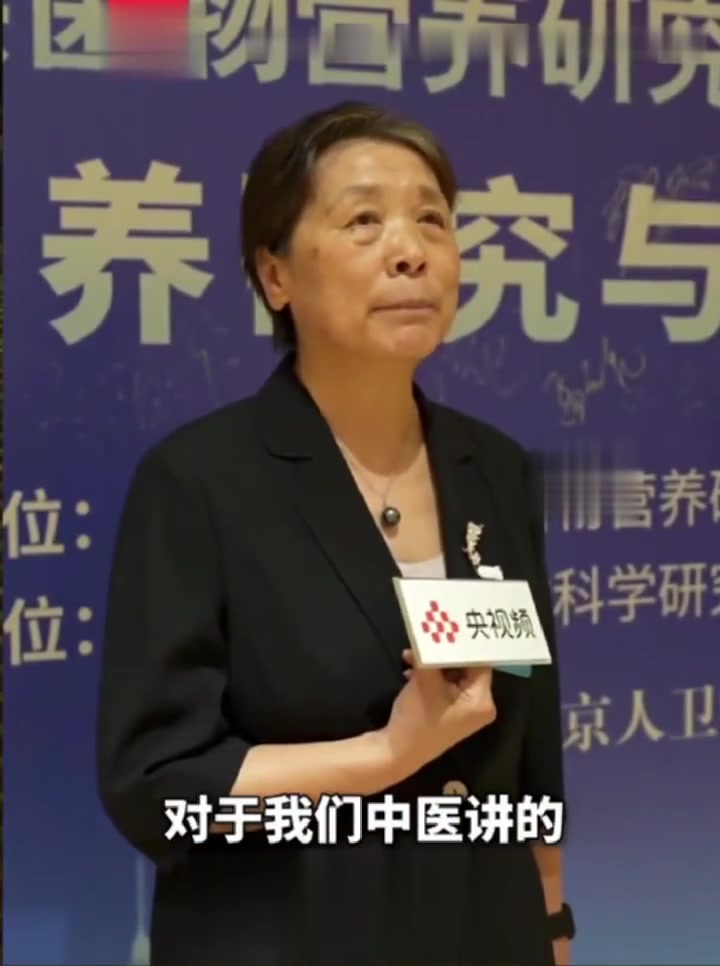 养生健康：银耳百合莲子羹与茯苓山药排骨汤