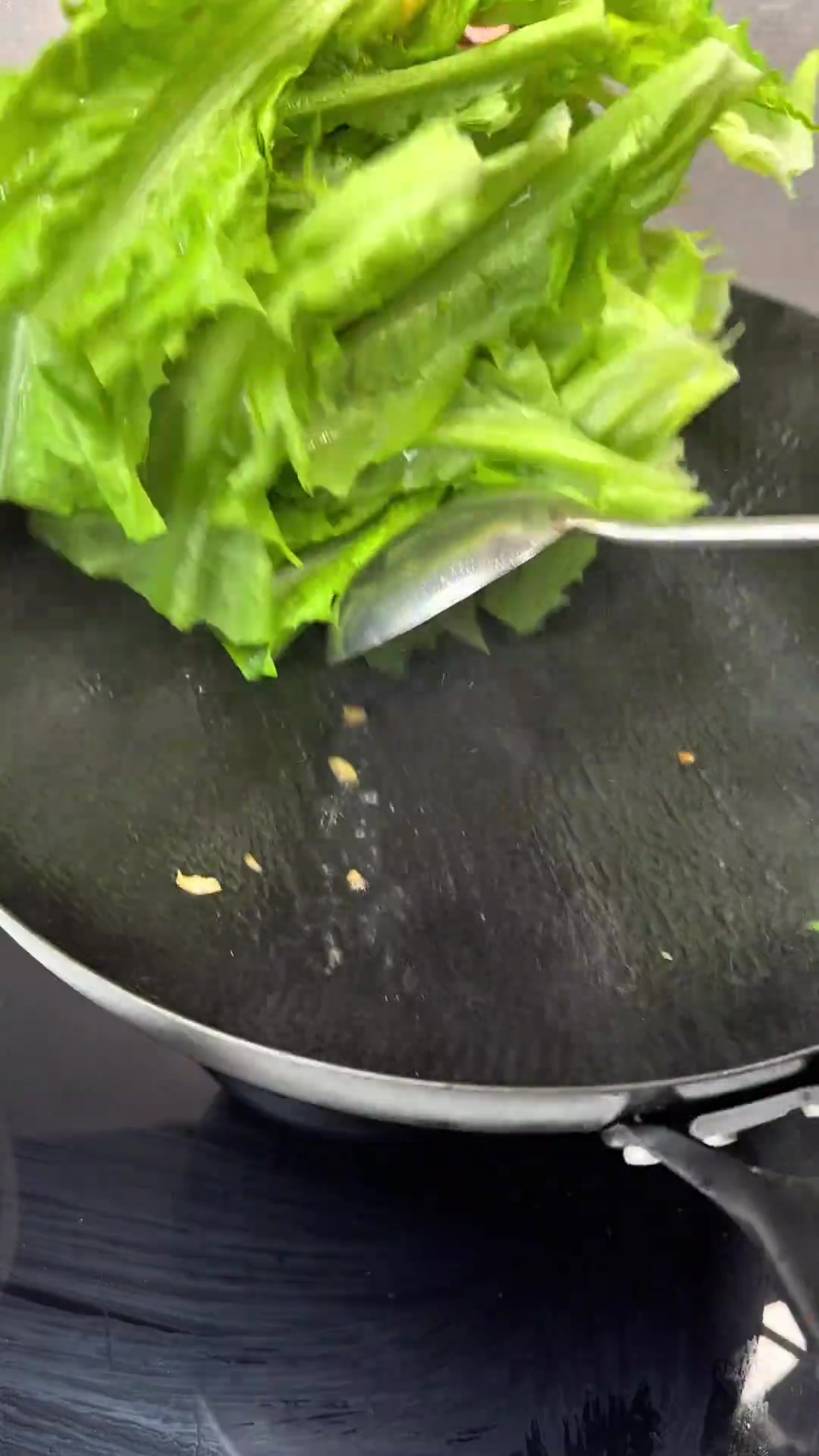 豆豉鲮鱼油麦菜 三分钟做好 巨好吃家常菜