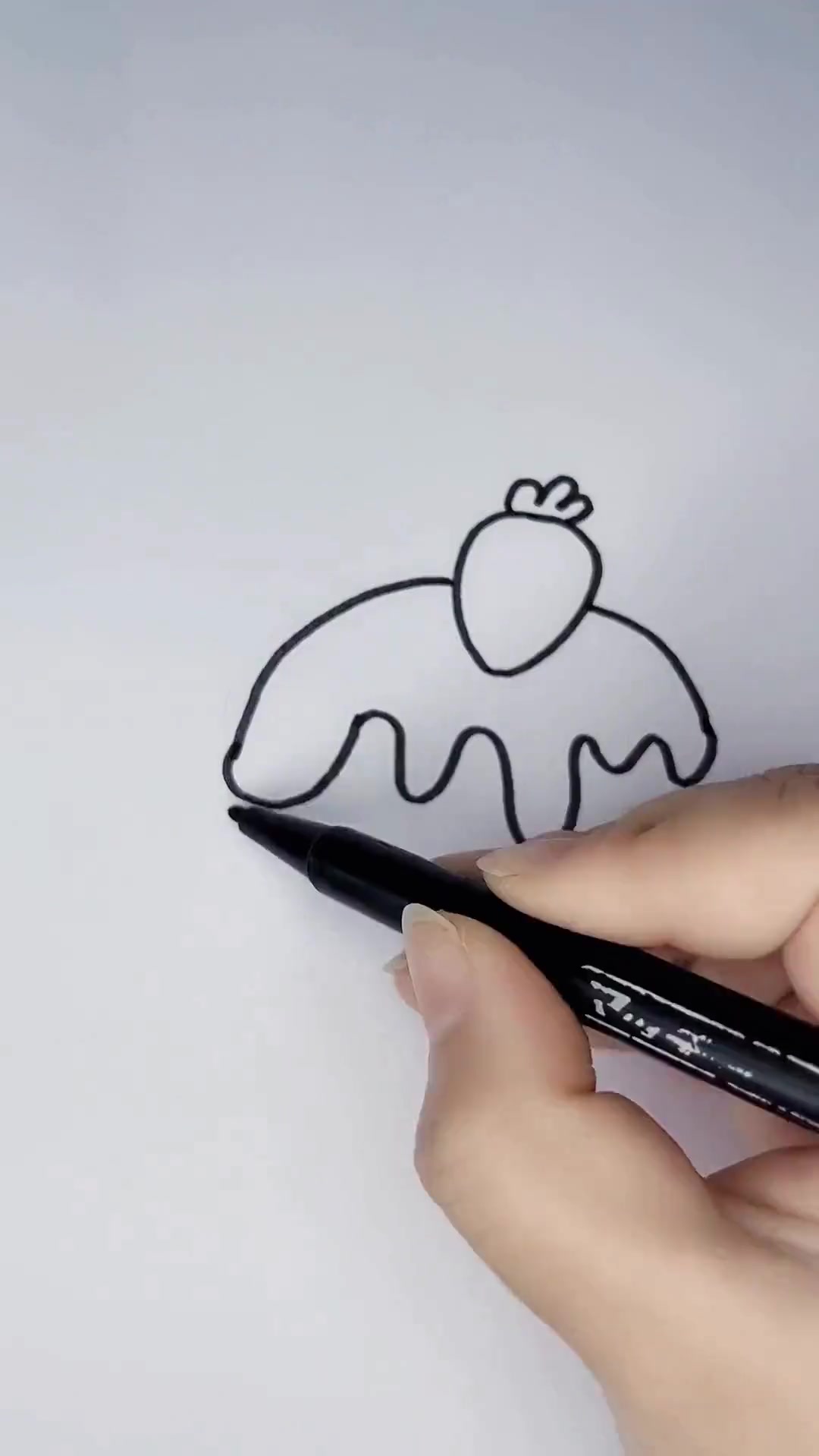儿童简笔画，学画可爱的巧克力草莓蛋糕