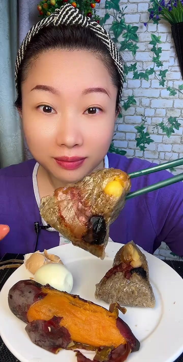 分享：粽子不好吃，糯米不软糯，料一般，吃完还得喝粥