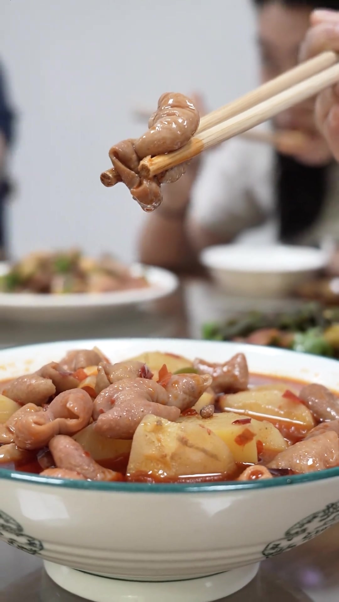好久没有去吃豆花饭了，温江的豆花饭有很多家，但是每一家除了招牌豆花以外，肯定还有一个自己的