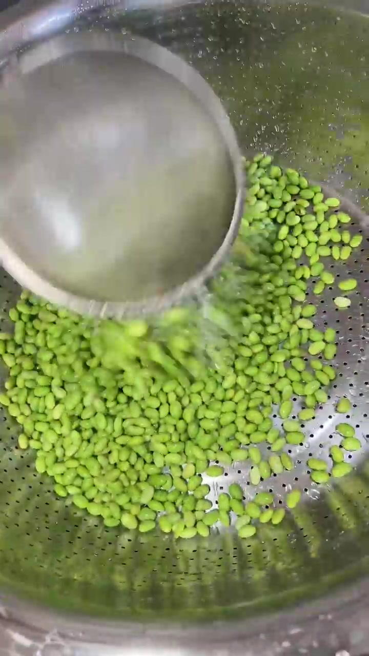 毛豆炒肉丝，好吃简单还下饭，毛豆鲜美，肉丝滑嫩