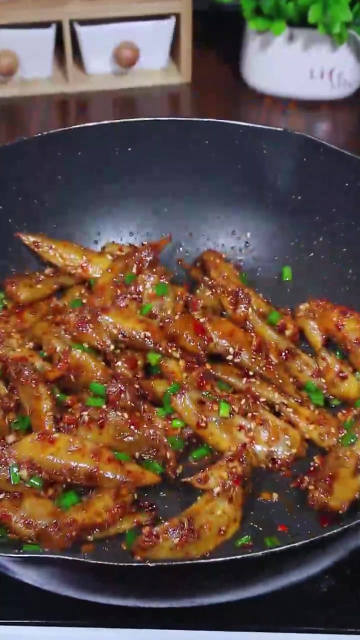 香香辣辣孜然鸡翅尖，追剧小零嘴超好吃！