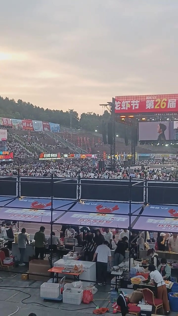 刀剑如梦龙虾节演唱会，音乐盛宴燃爆全场盱眙