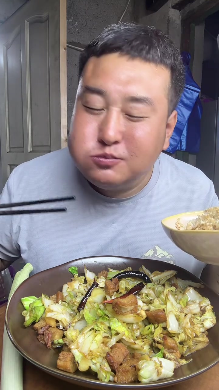 东北家常菜大头菜炒油滋了，嘎嘎下饭