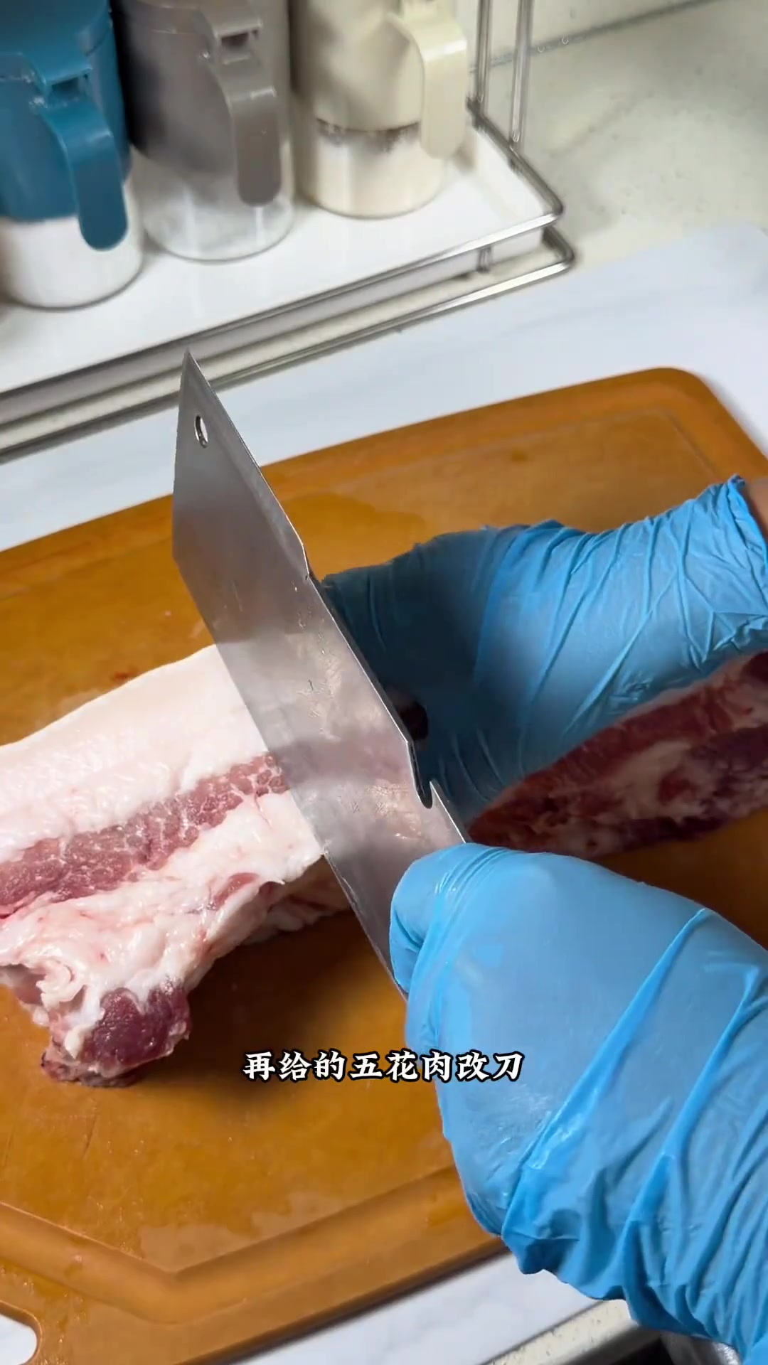 东北老式咸腊肉腌制教程，夏天冒泡豆角就靠它