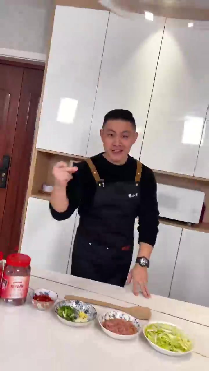 韭黄炒肉来了，经典小炒！