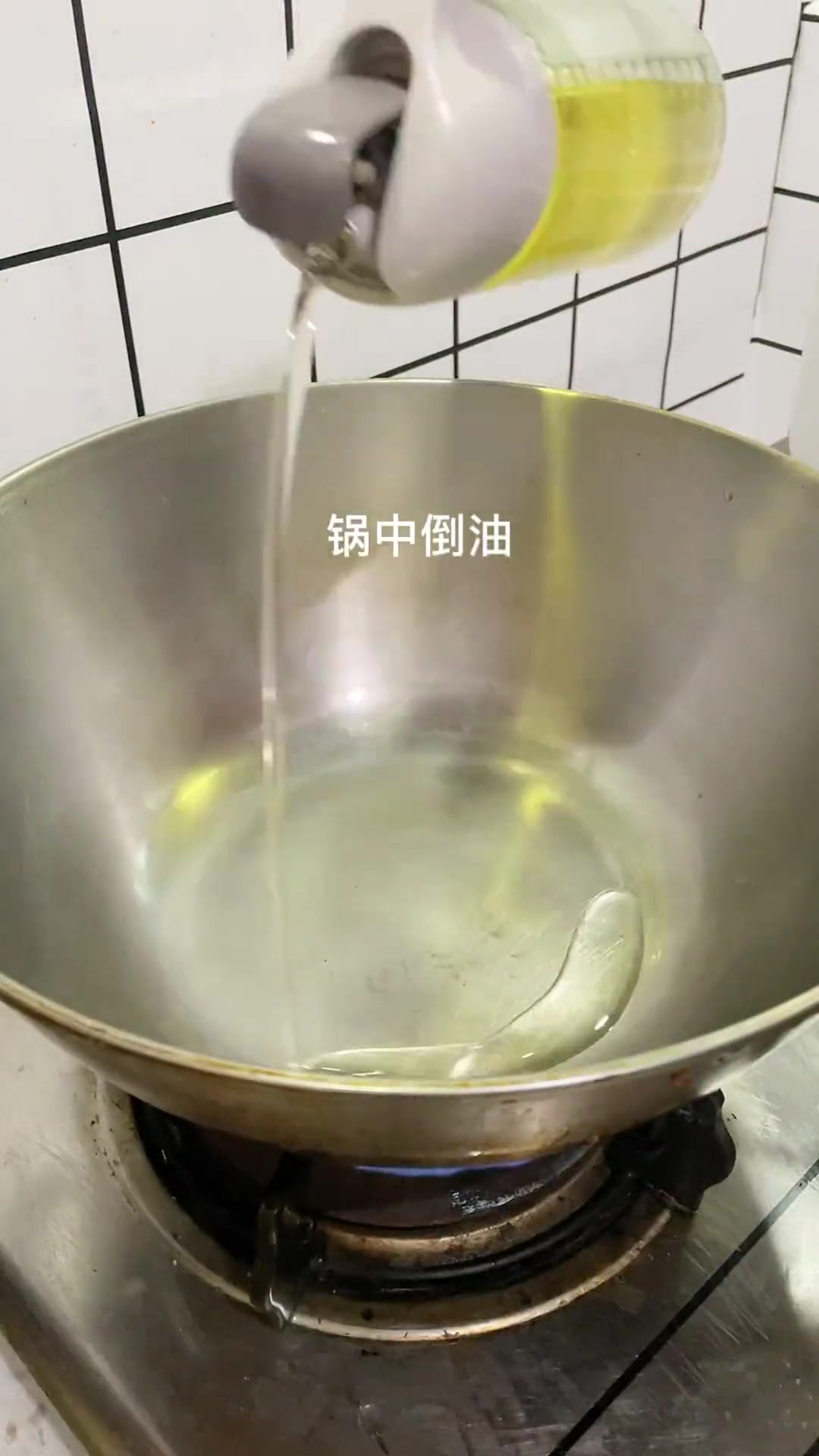 独居低消费日常：白菜炒馒头配热粥，温暖又省钱