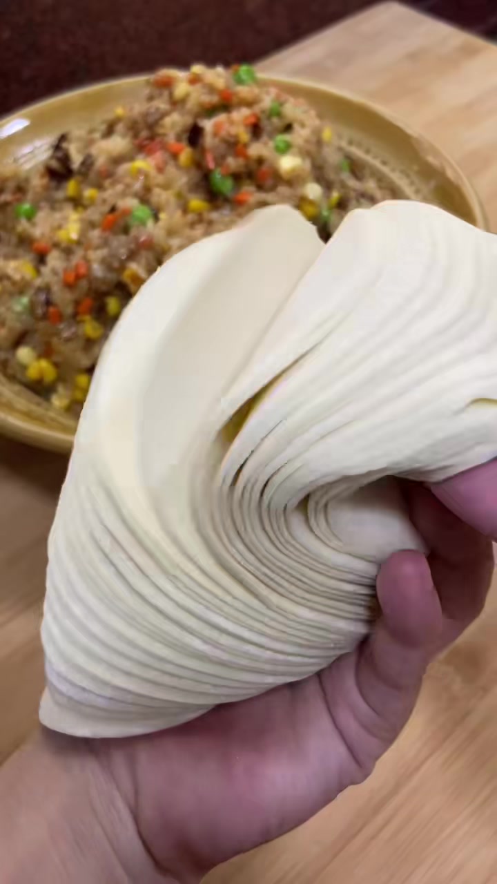 用饺子皮做烧麦，比早餐店好吃，做法简单