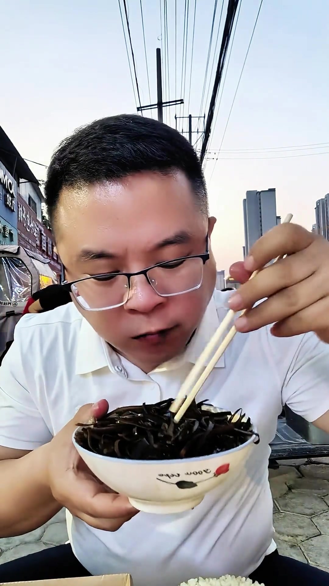 山东莘县出差探店，尝尝猪血糕和蒸碗