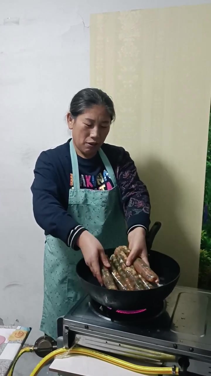手工制作松花蛋肉肠全过程详细展示