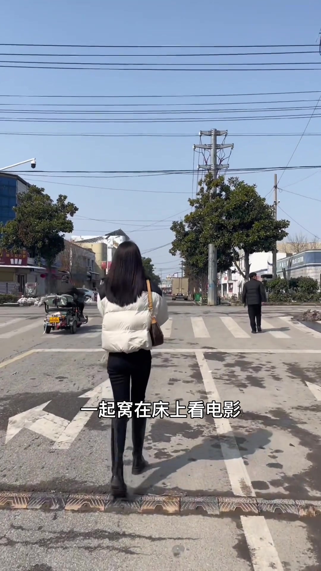睡一张床一起挣钱,下班做小菜