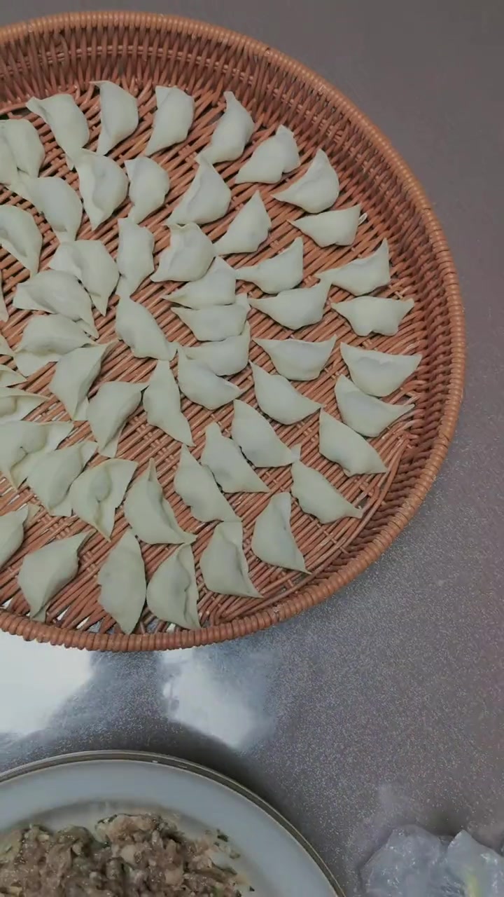 羊肚菌鲜肉包和小馄饨，准备吃早饭