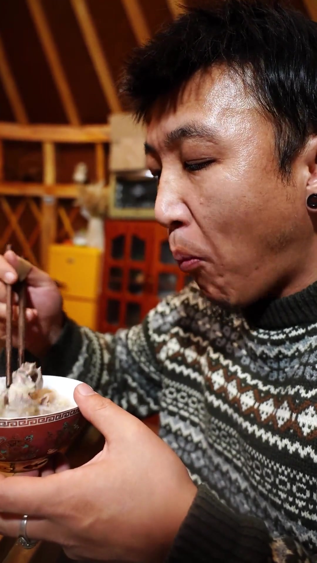 下雪后吃火锅，这种乌珠穆沁羊肉吃法没见过