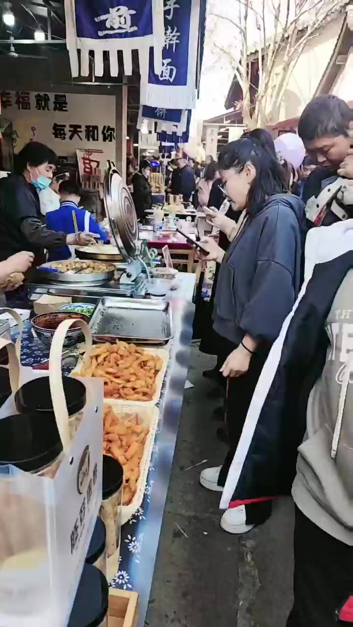 袁家祠堂街水煎包、炸鸡柳等小吃特好吃