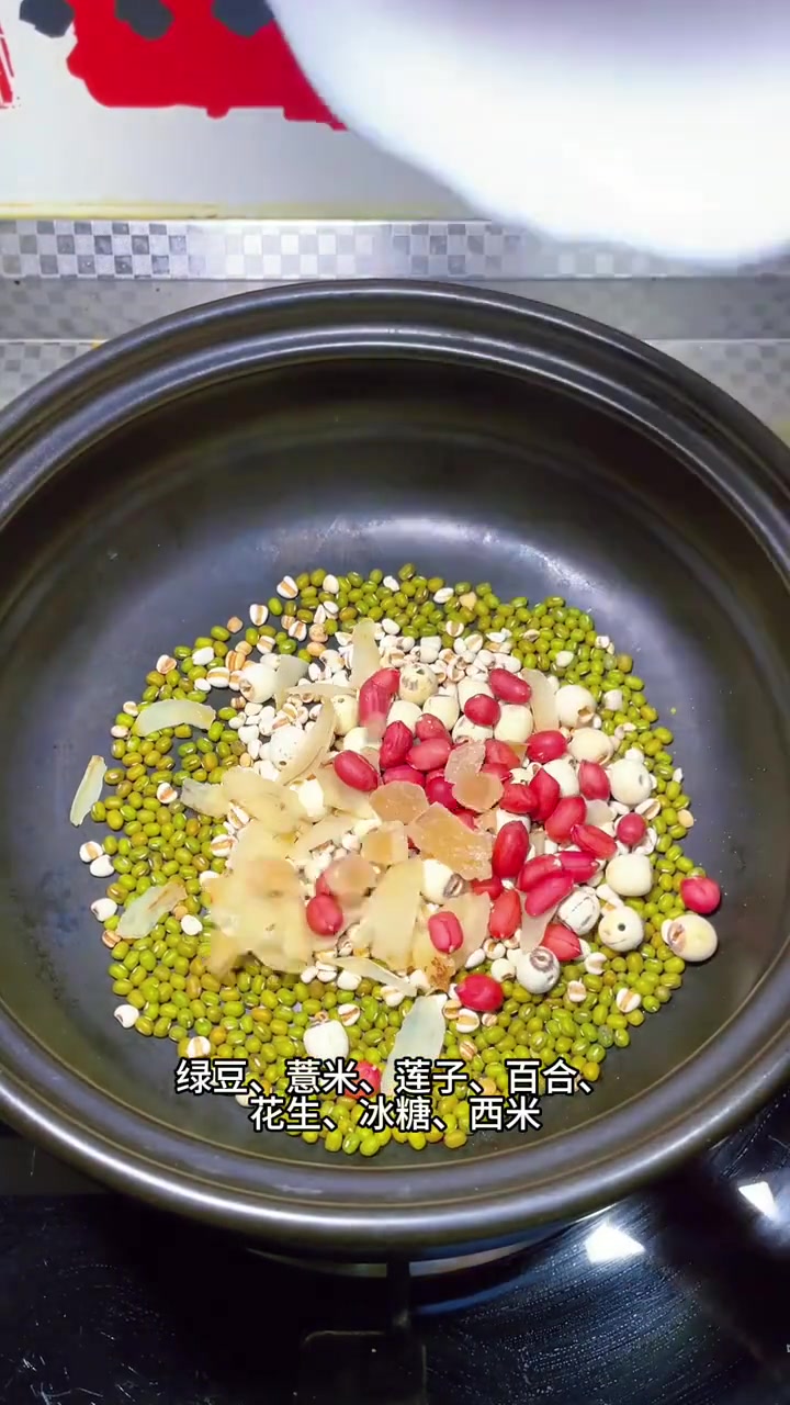 养生健康：绿豆薏米百合粥，健脾祛湿清肝火