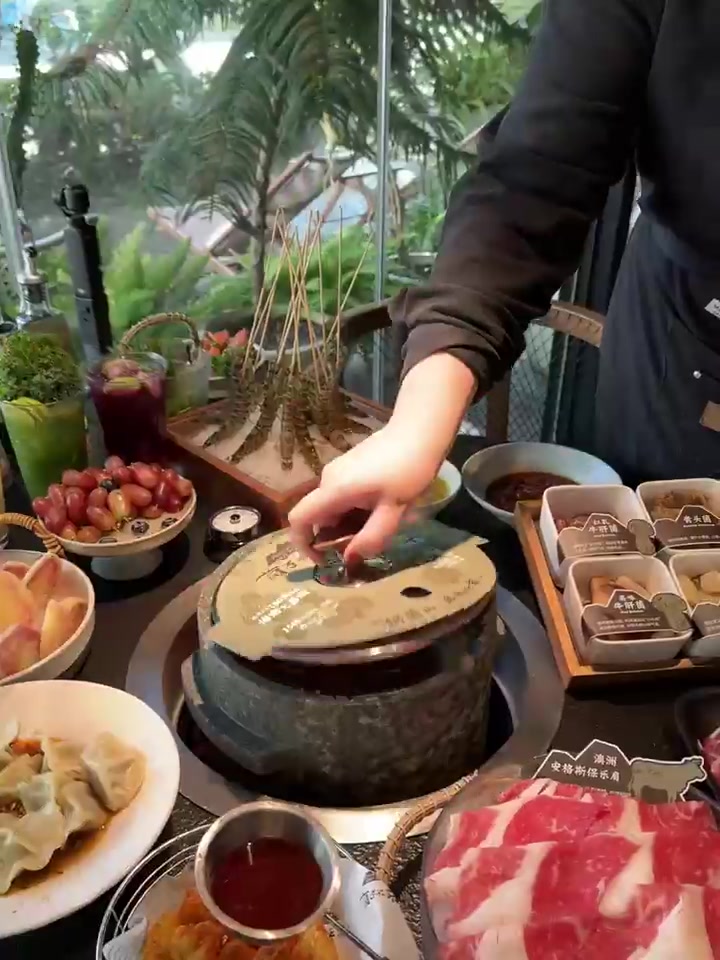 在盐城吃到鲜掉眉毛的菌子火锅，好吃有氛围感！