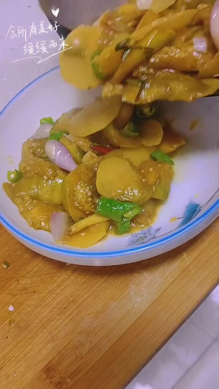 家常菜土豆烧茄子，乡下茄子吃不完这样做