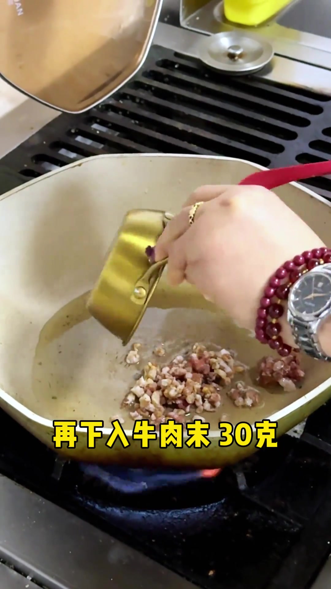 烤肉店必备包肉酱，搭配生菜苏子叶更美味