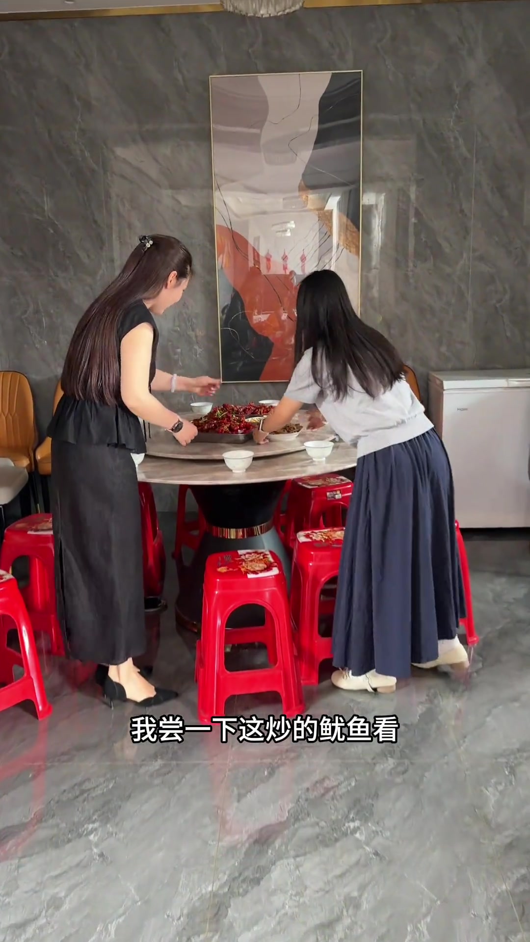 端午家宴，丰盛饭菜欢声笑语，陪家人好好吃饭