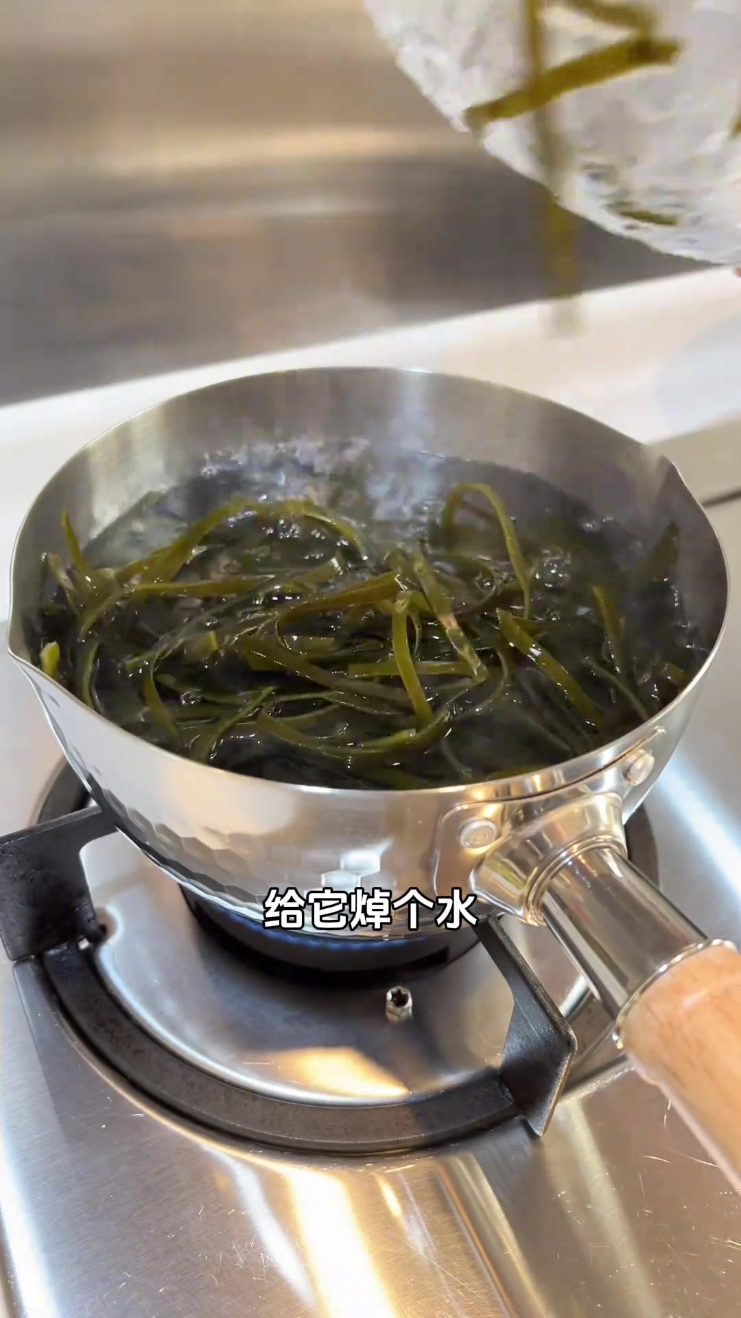 早餐简简单单一碗葱油拌面，开启美好一天