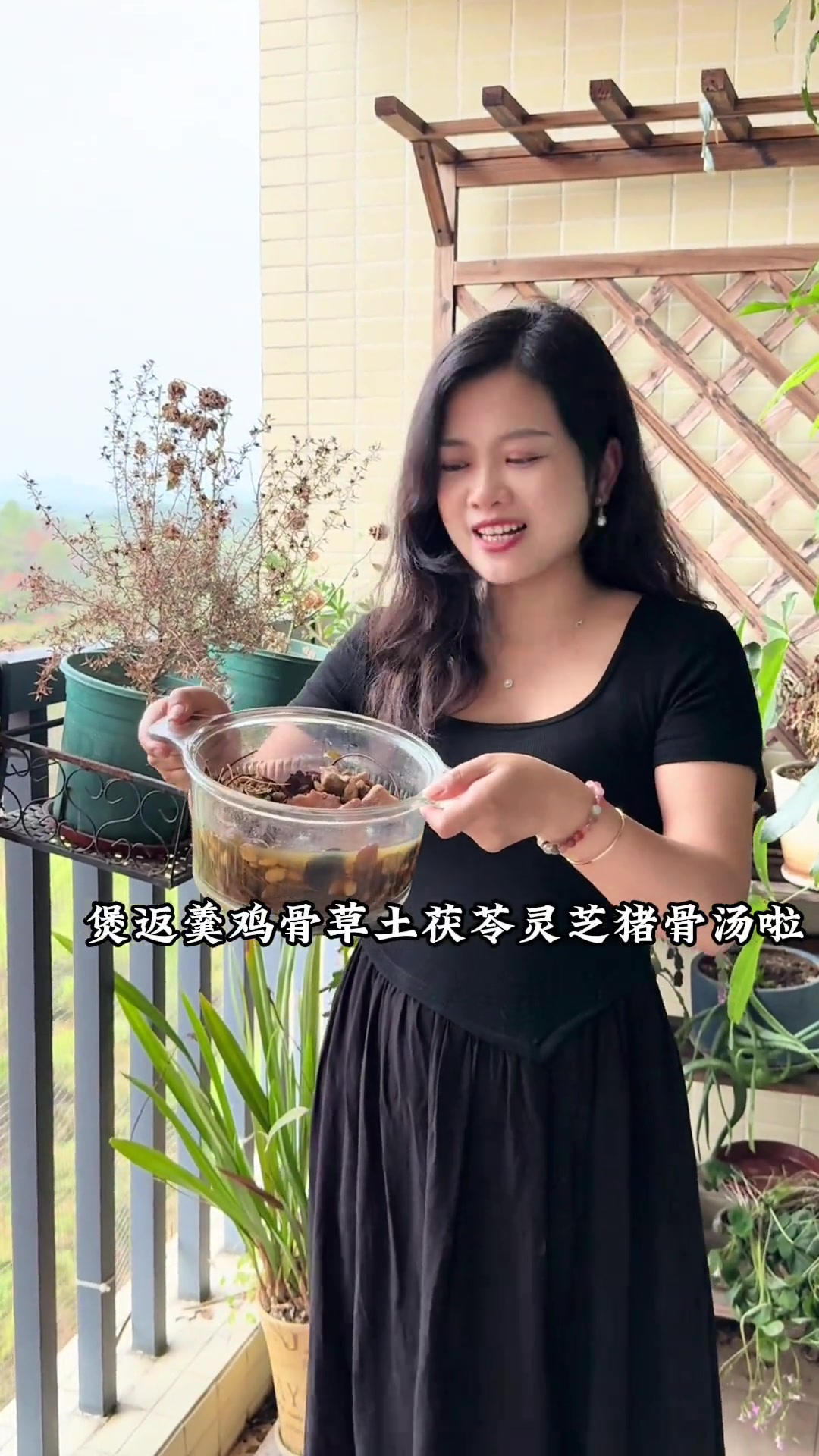 养生健康：灵芝煲靓汤，饮完好好训
