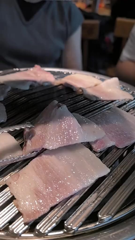 烤肉店用餐记录食材烤制食用全过程