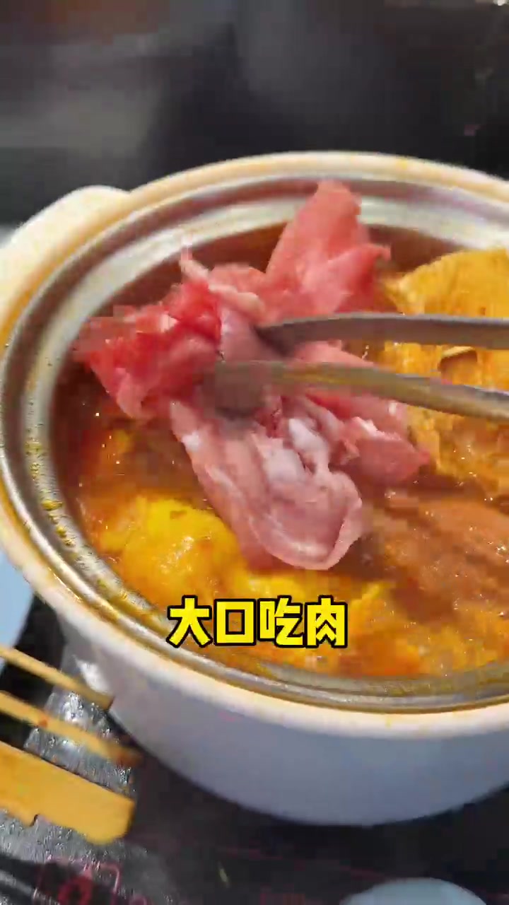 冬天吃热乎乎的火锅，解锁冬日夜宵幸福感