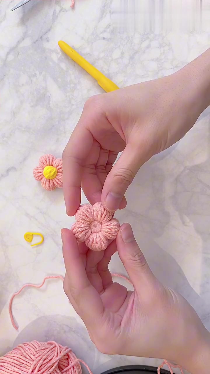 简易毛线泡芙花钩织教程2