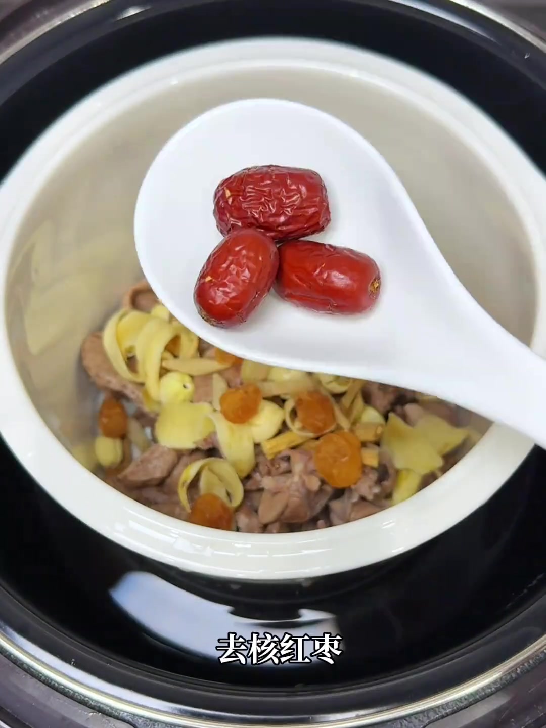 养生健康：莲子百合猪心汤，广东靓汤食疗妙招