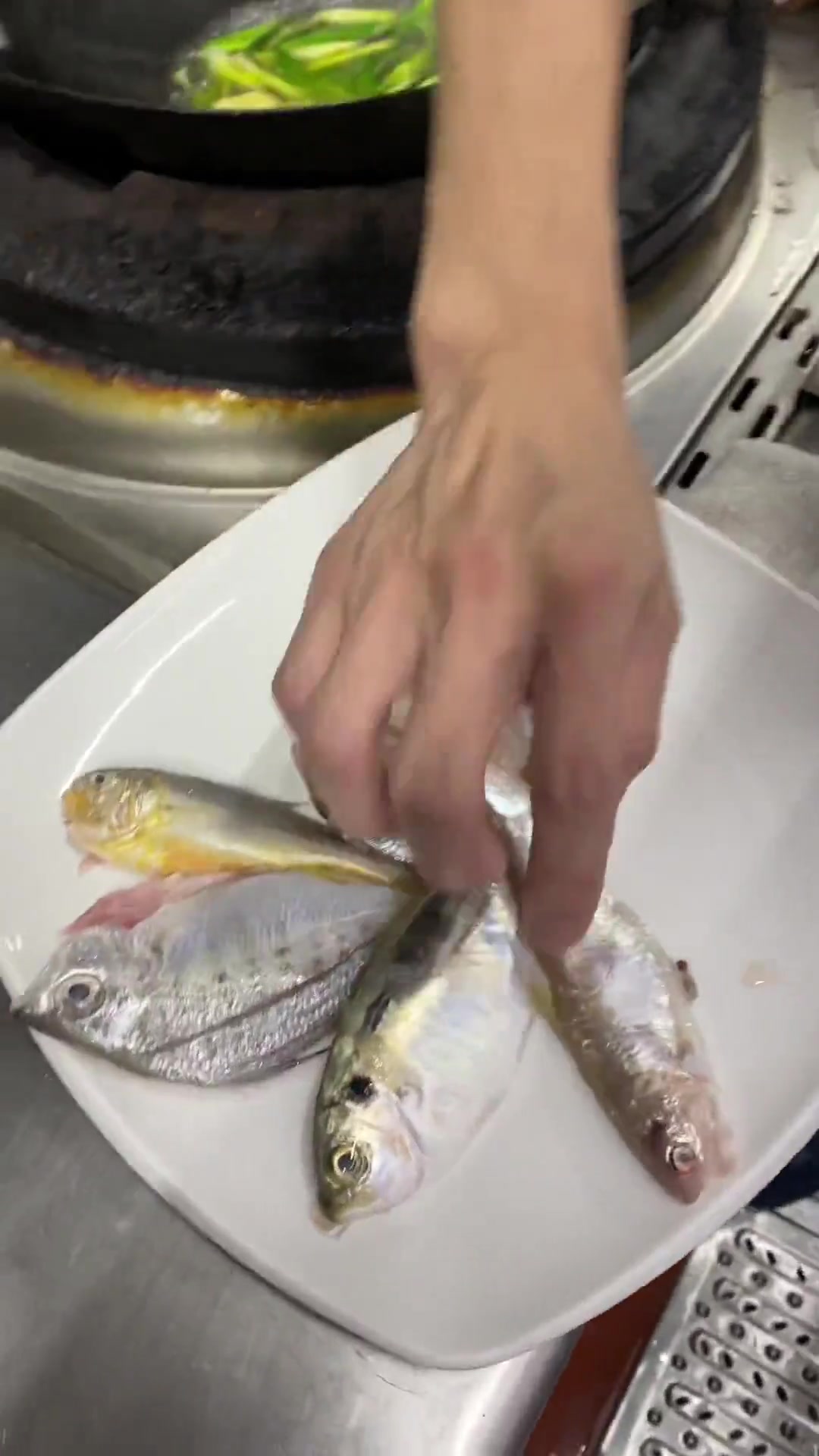 潮汕小炒店，杂鱼煮豆酱