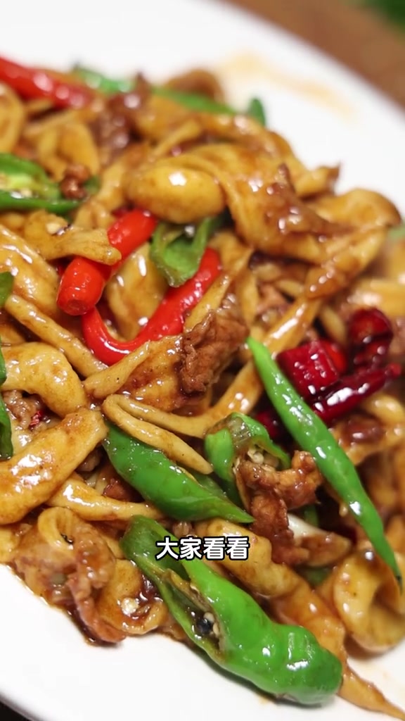面鱼炒肉丝 又有主食又有肉，味道确实强的很！#面鱼炒肉丝 #面鱼肉丝 #家常菜 #每日美食